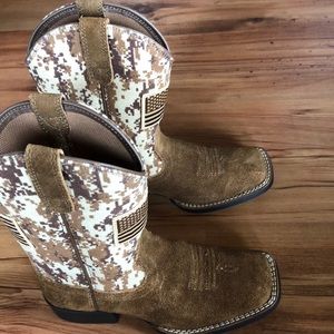 Kids Ariat flag boots